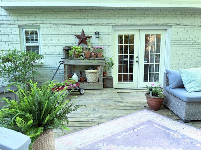 6701 Rugby Lane, Charlotte, NC 28226.  MLS# CAR4360947, YatesRealty ID 10191. 
