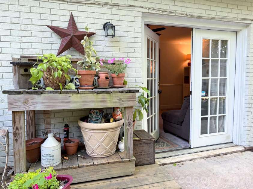 6701 Rugby Lane, Charlotte, NC 28226.  MLS# CAR4360947, YatesRealty ID 10191. 