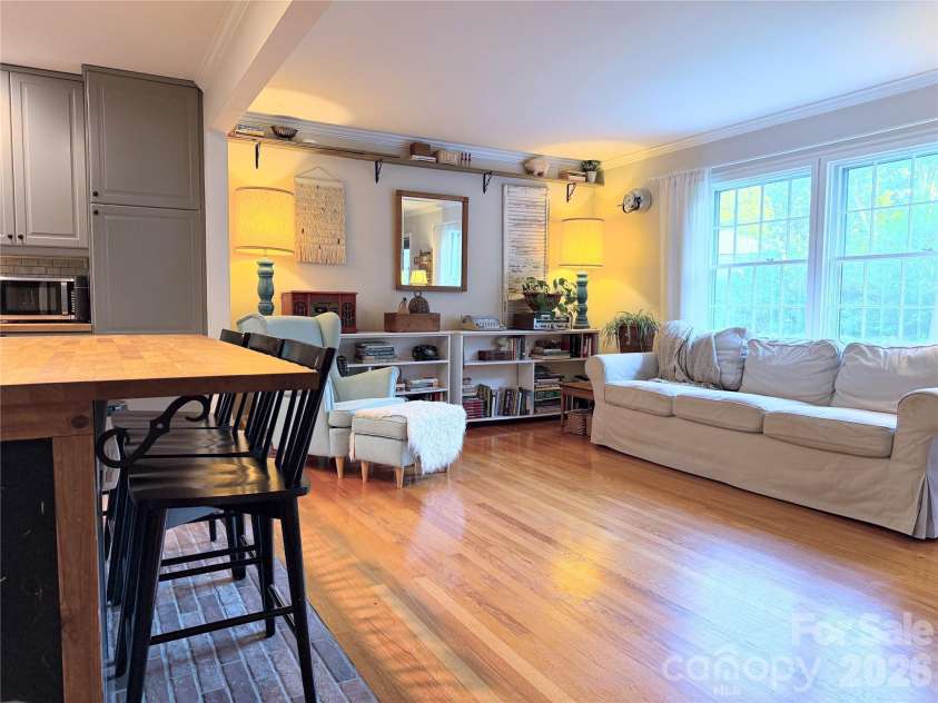 6701 Rugby Lane, Charlotte, NC 28226.  MLS# CAR4360947, YatesRealty ID 10191. 