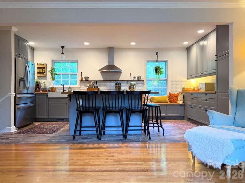 6701 Rugby Lane, Charlotte, NC 28226.  MLS# CAR4360947, YatesRealty ID 10191. 