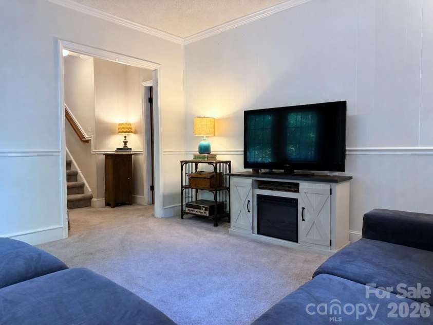 6701 Rugby Lane, Charlotte, NC 28226.  MLS# CAR4360947, YatesRealty ID 10191. 