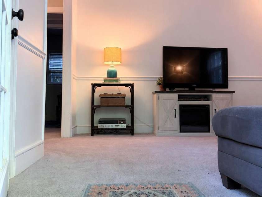 6701 Rugby Lane, Charlotte, NC 28226.  MLS# CAR4360947, YatesRealty ID 10191. 
