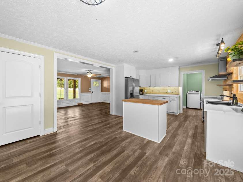 3546 Mount Pleasant Road, Concord, NC 28025.  MLS# CAR4247028, YatesRealty ID 10192. From dining area to kitchen