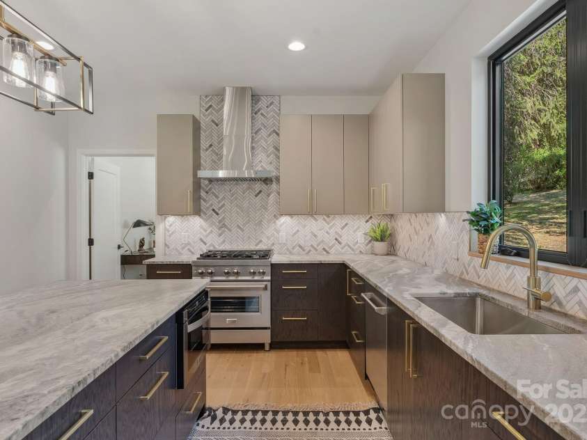 512 Tenth Street, Black Mountain, NC 28711.  MLS# CAR4247173, YatesRealty ID 10193. Custom Cabinetry * Leather Granite Counters