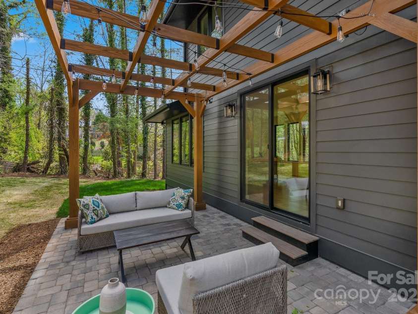 512 Tenth Street, Black Mountain, NC 28711.  MLS# CAR4247173, YatesRealty ID 10193. Doors Open to Kitchen