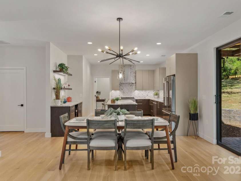 512 Tenth Street, Black Mountain, NC 28711.  MLS# CAR4247173, YatesRealty ID 10193. Easy, Flowing Floor Plan