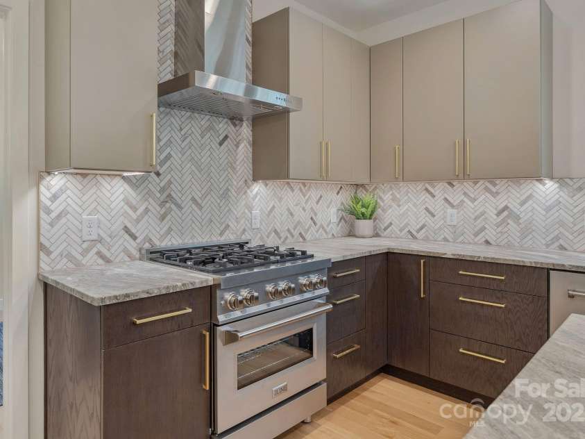 512 Tenth Street, Black Mountain, NC 28711.  MLS# CAR4247173, YatesRealty ID 10193. Herringbone Tile Backsplash