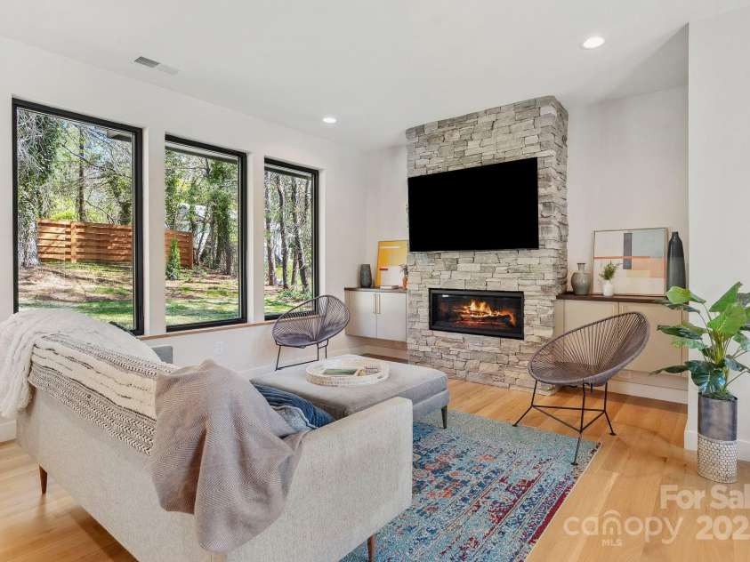 512 Tenth Street, Black Mountain, NC 28711.  MLS# CAR4247173, YatesRealty ID 10193. Light-filled Living Room