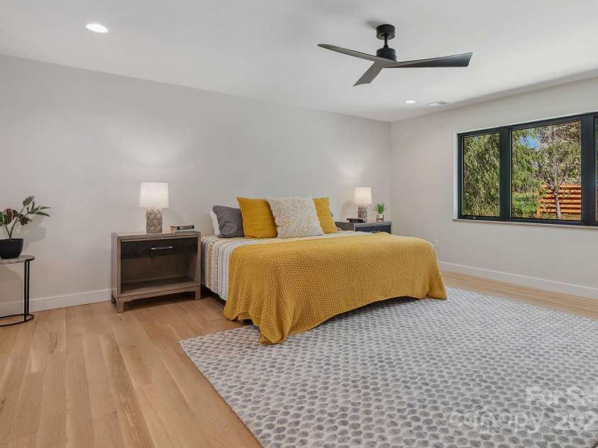 512 Tenth Street, Black Mountain, NC 28711.  MLS# CAR4247173, YatesRealty ID 10193. Luxurious Primary Suite