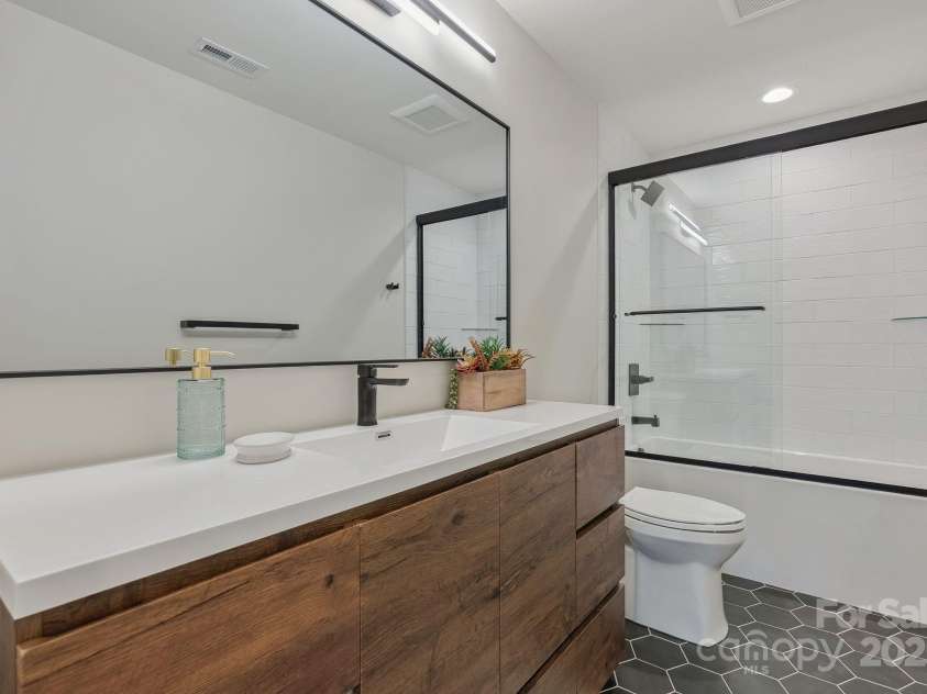 512 Tenth Street, Black Mountain, NC 28711.  MLS# CAR4247173, YatesRealty ID 10193. Second Bathroom has Tub/Shower and Modern Vanity
