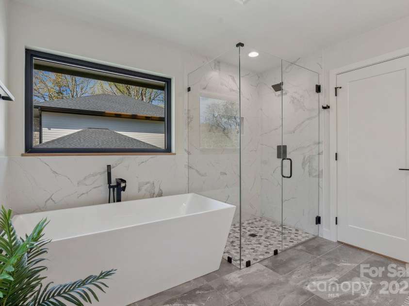 512 Tenth Street, Black Mountain, NC 28711.  MLS# CAR4247173, YatesRealty ID 10193. Soak Away the Day