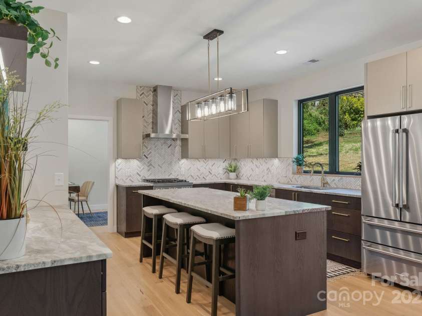 512 Tenth Street, Black Mountain, NC 28711.  MLS# CAR4247173, YatesRealty ID 10193. Stunning Eat-in Kitchen with ZLINE Appliances