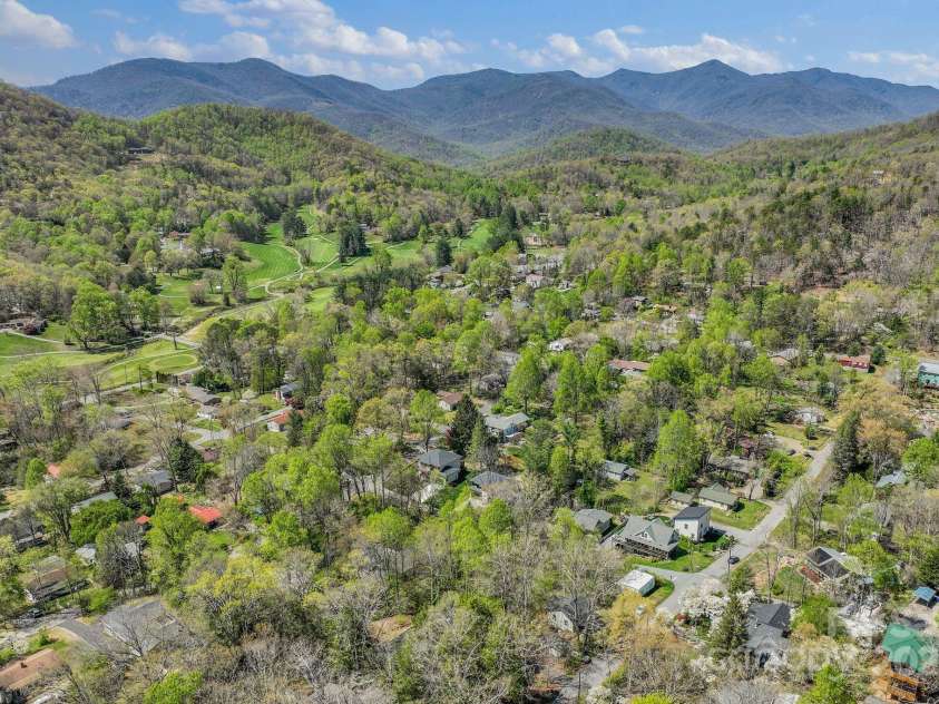 512 Tenth Street, Black Mountain, NC 28711.  MLS# CAR4247173, YatesRealty ID 10193. Surrounded by Multiple Mountain Ranges