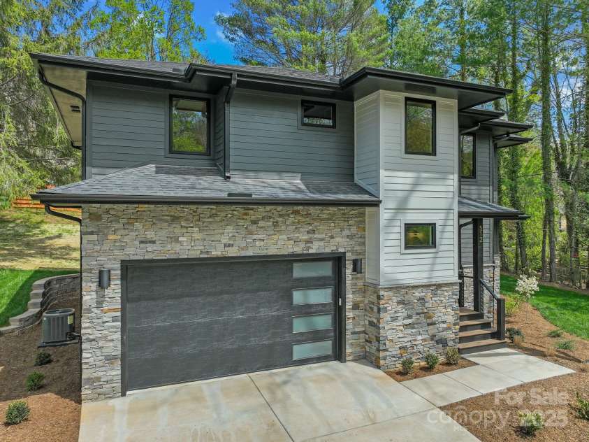 512 Tenth Street, Black Mountain, NC 28711.  MLS# CAR4247173, YatesRealty ID 10193. Welcome Home!