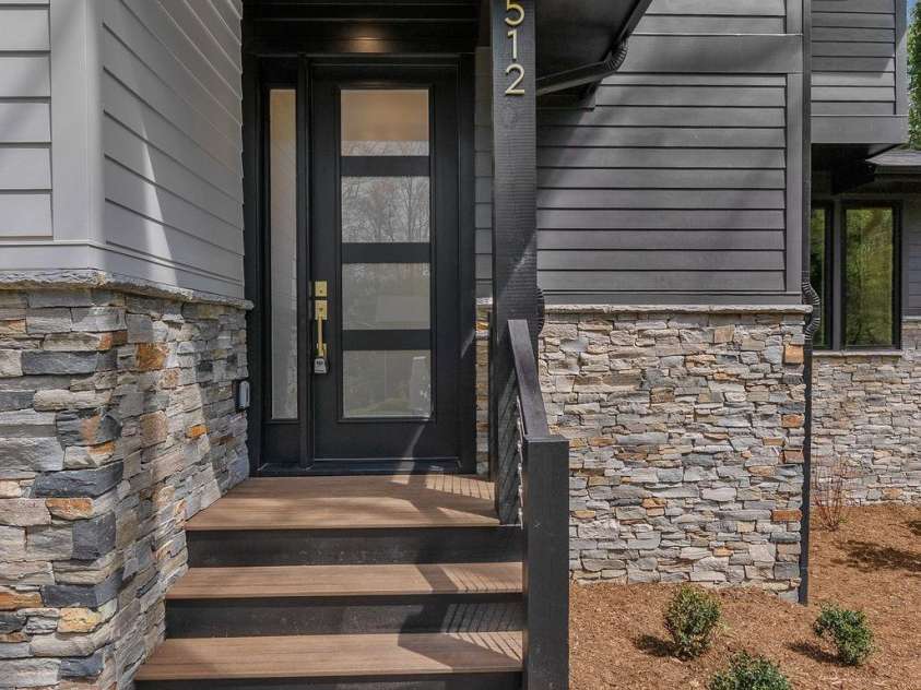 512 Tenth Street, Black Mountain, NC 28711.  MLS# CAR4247173, YatesRealty ID 10193. Welcoming Covered Entrance