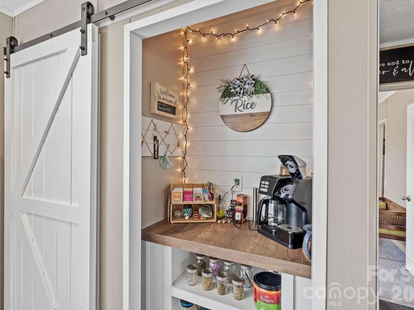59 Alberto Way, Hendersonville, NC 28792.  MLS# CAR4364931, YatesRealty ID 10193. 