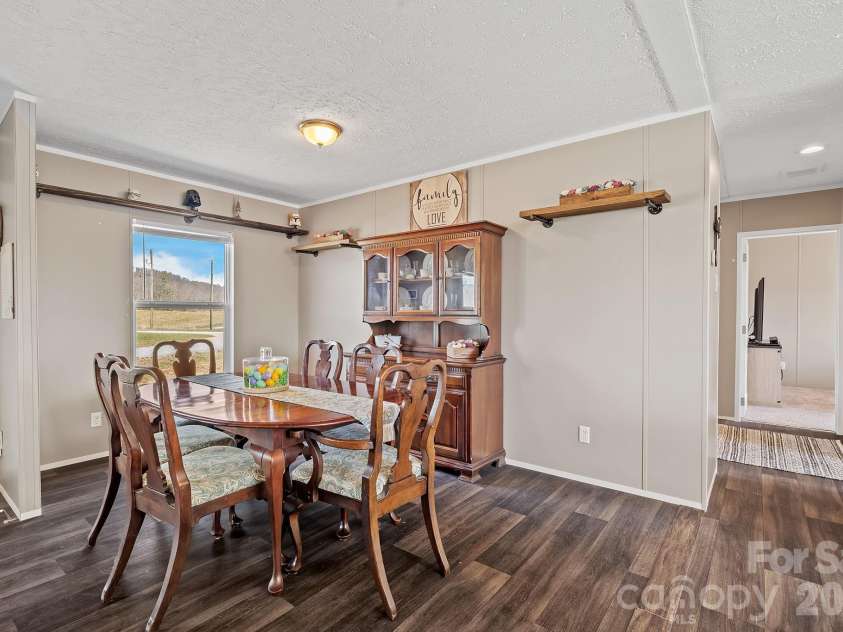 59 Alberto Way, Hendersonville, NC 28792.  MLS# CAR4364931, YatesRealty ID 10193. 