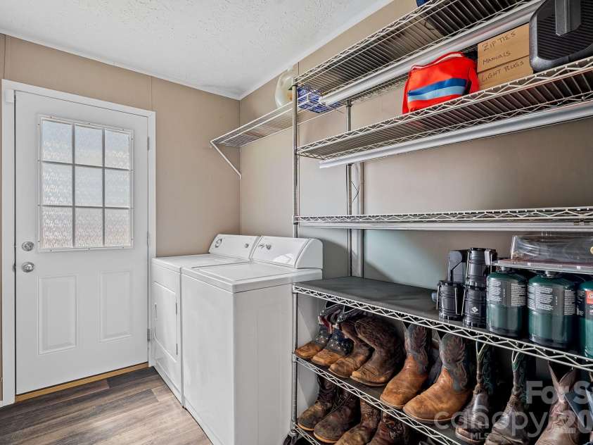 59 Alberto Way, Hendersonville, NC 28792.  MLS# CAR4364931, YatesRealty ID 10193. 