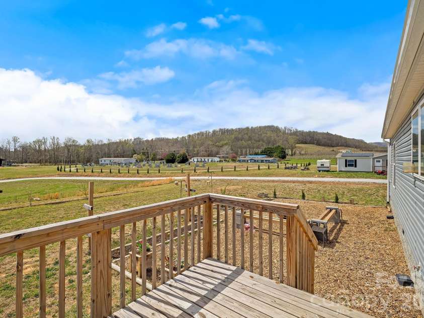 59 Alberto Way, Hendersonville, NC 28792.  MLS# CAR4364931, YatesRealty ID 10193. 