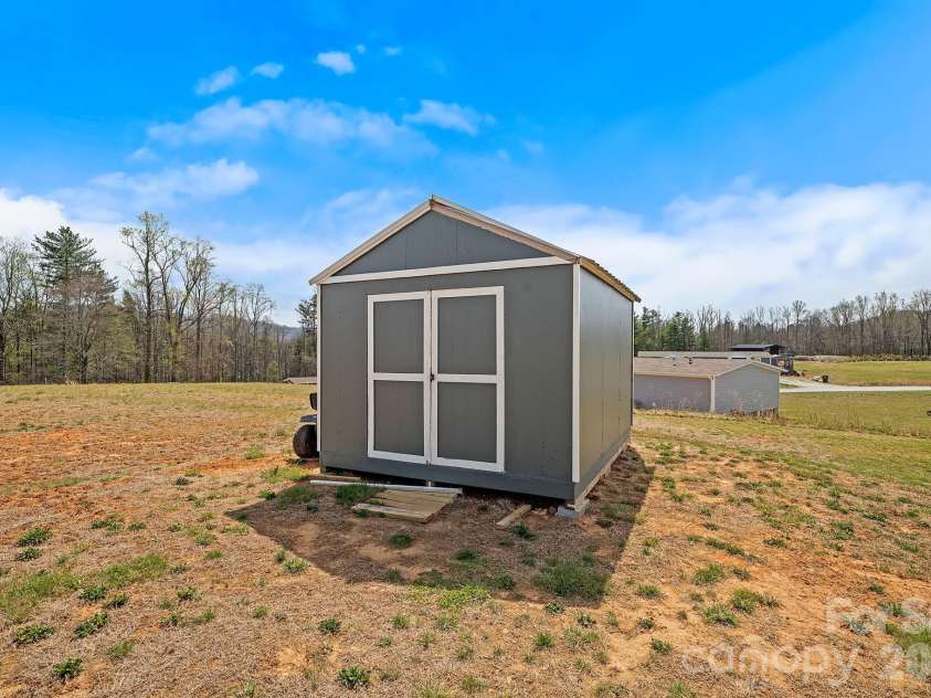59 Alberto Way, Hendersonville, NC 28792.  MLS# CAR4364931, YatesRealty ID 10193. 