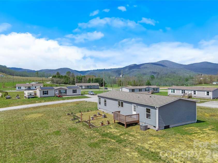 59 Alberto Way, Hendersonville, NC 28792.  MLS# CAR4364931, YatesRealty ID 10193. 