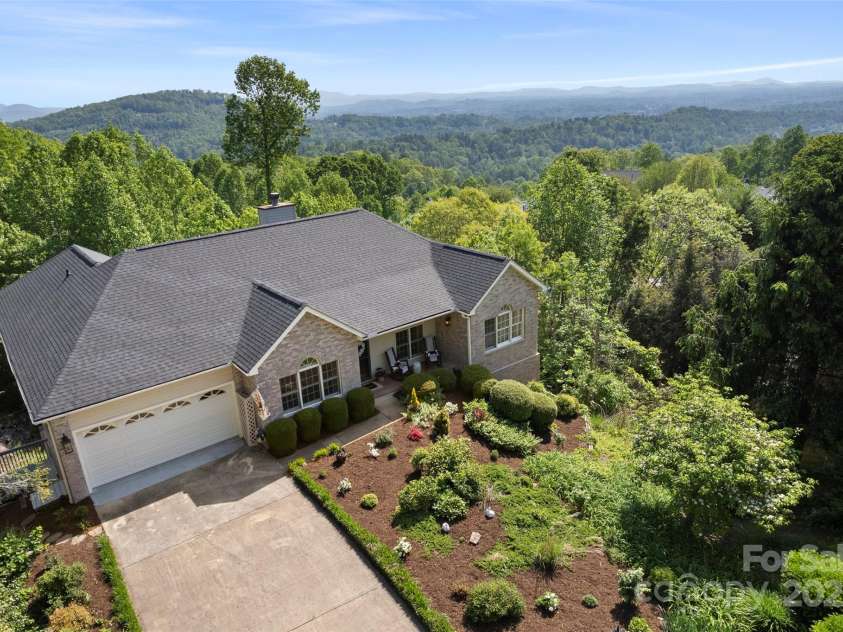 301 Governors Drive, Hendersonville, NC 28791.  MLS# CAR4251149, YatesRealty ID 10194. 
