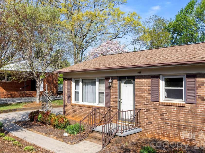 1696 Hoffman Road, Gastonia, NC 28054.  MLS# CAR4365110, YatesRealty ID 10195. 