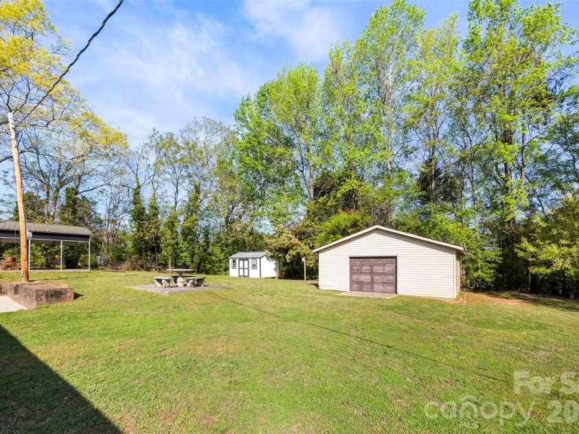 1696 Hoffman Road, Gastonia, NC 28054.  MLS# CAR4365110, YatesRealty ID 10195. 