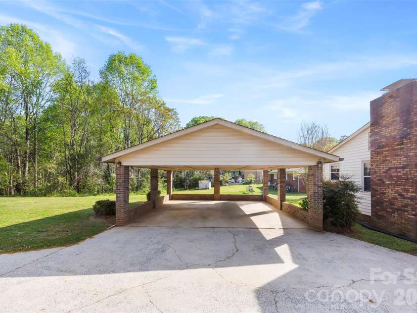 1696 Hoffman Road, Gastonia, NC 28054.  MLS# CAR4365110, YatesRealty ID 10195. 