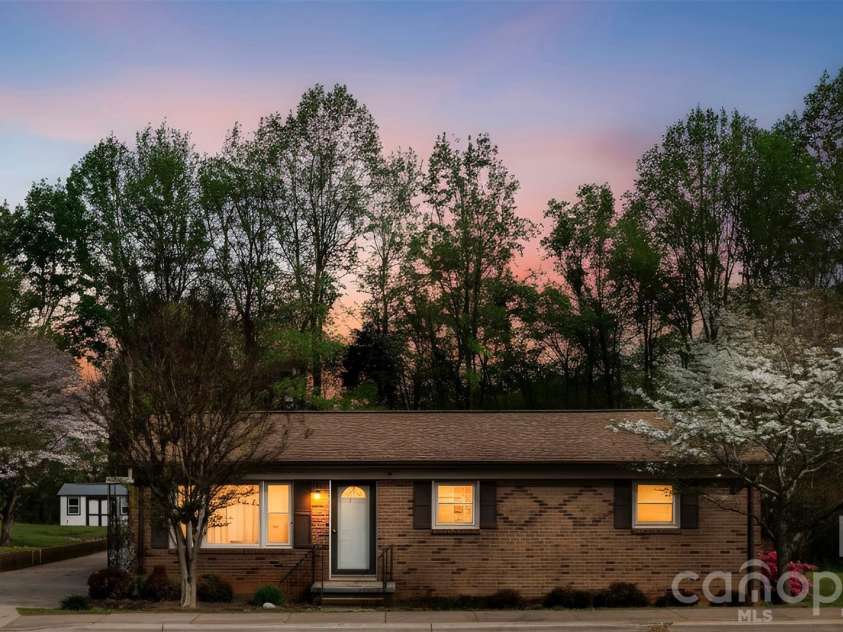 1696 Hoffman Road, Gastonia, NC 28054.  MLS# CAR4365110, YatesRealty ID 10195. 