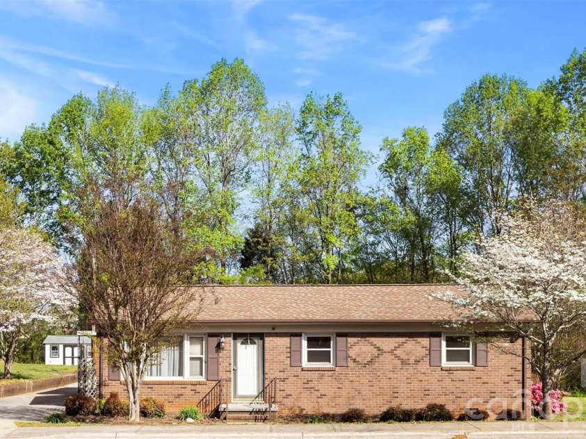 1696 Hoffman Road, Gastonia, NC 28054.  MLS# CAR4365110, YatesRealty ID 10195. 