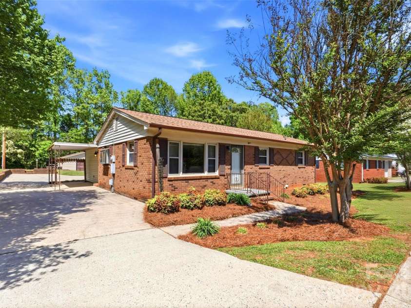 1696 Hoffman Road, Gastonia, NC 28054.  MLS# CAR4365110, YatesRealty ID 10195. 