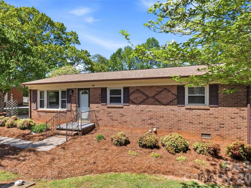 1696 Hoffman Road, Gastonia, NC 28054.  MLS# CAR4365110, YatesRealty ID 10195. 