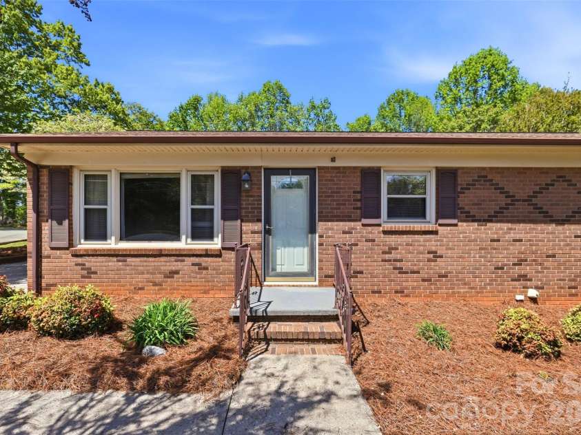 1696 Hoffman Road, Gastonia, NC 28054.  MLS# CAR4365110, YatesRealty ID 10195. 