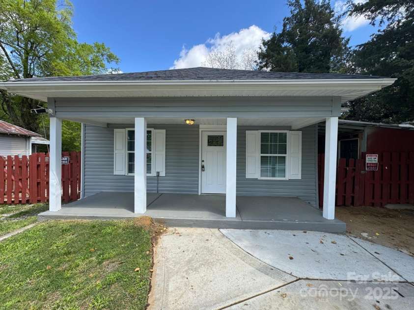 402 California Street, York, SC 29745.  MLS# CAR4246393, YatesRealty ID 10196. 