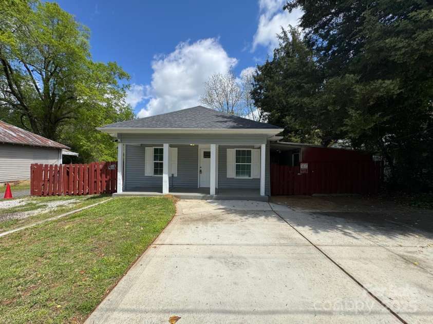 402 California Street, York, SC 29745.  MLS# CAR4246393, YatesRealty ID 10196. 