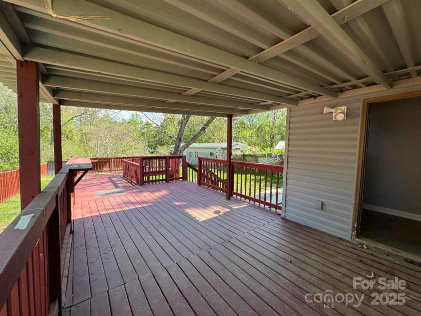 402 California Street, York, SC 29745.  MLS# CAR4246393, YatesRealty ID 10196. 