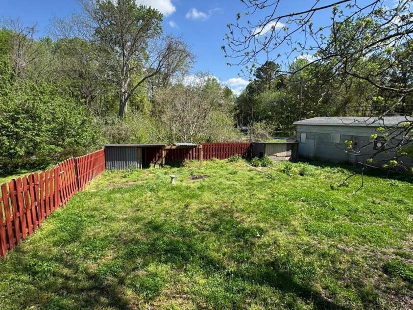 402 California Street, York, SC 29745.  MLS# CAR4246393, YatesRealty ID 10196. 