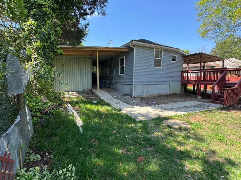 402 California Street, York, SC 29745.  MLS# CAR4246393, YatesRealty ID 10196. 