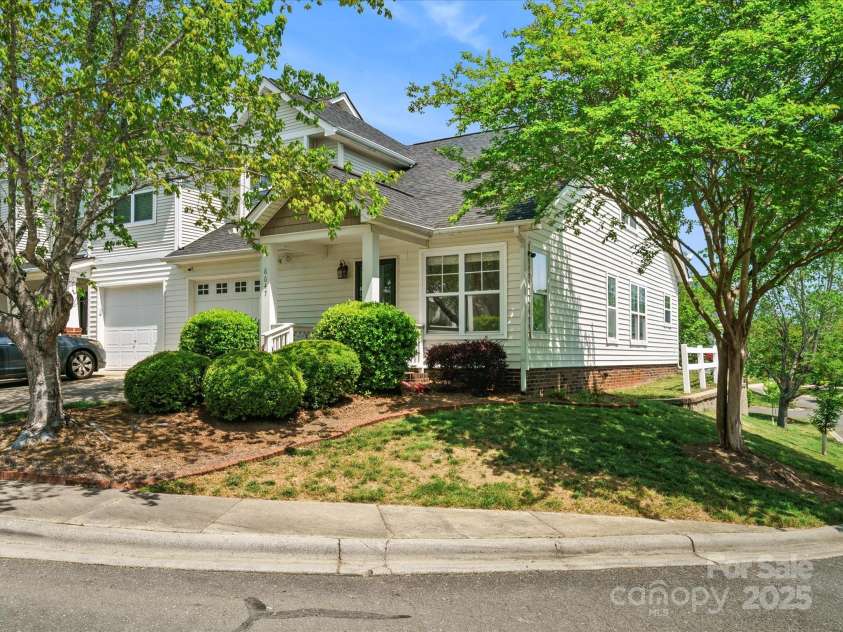6647 Vlosi Drive, Charlotte, NC 28226.  MLS# CAR4249804, YatesRealty ID 10197. 