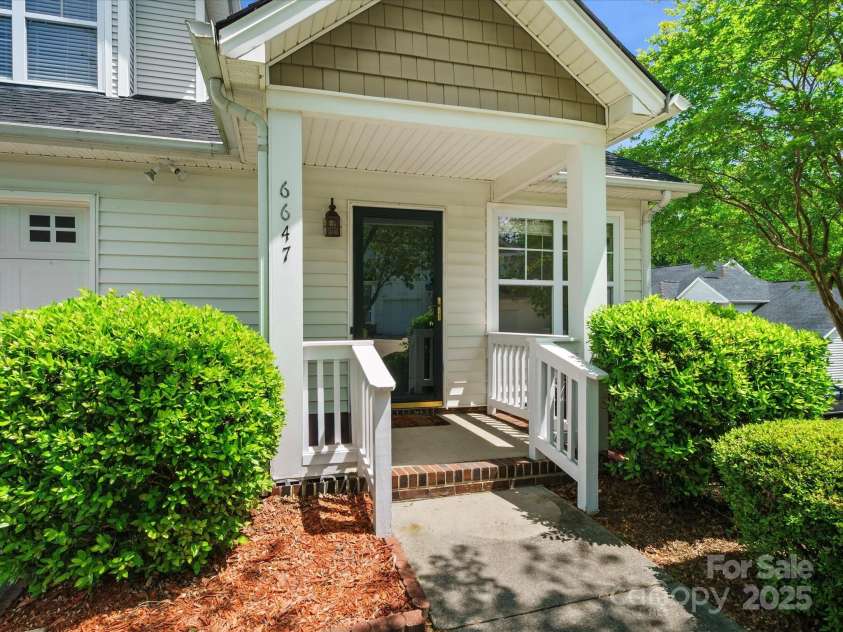 6647 Vlosi Drive, Charlotte, NC 28226.  MLS# CAR4249804, YatesRealty ID 10197. 