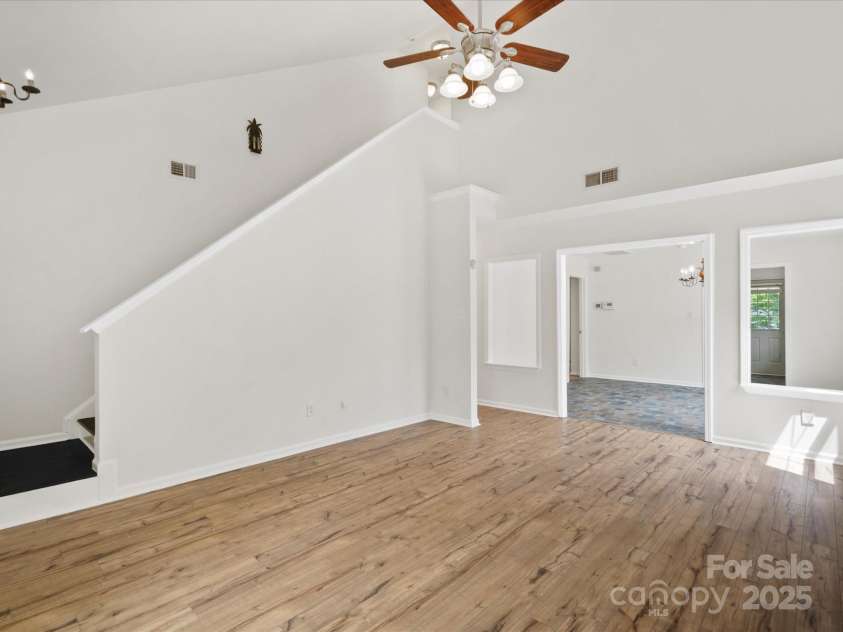6647 Vlosi Drive, Charlotte, NC 28226.  MLS# CAR4249804, YatesRealty ID 10197. 