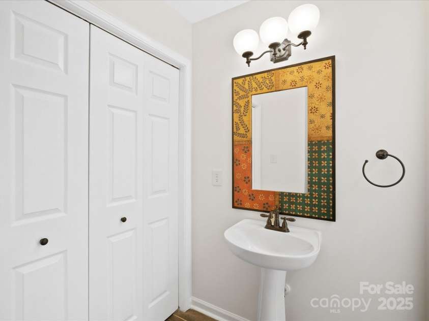6647 Vlosi Drive, Charlotte, NC 28226.  MLS# CAR4249804, YatesRealty ID 10197. 