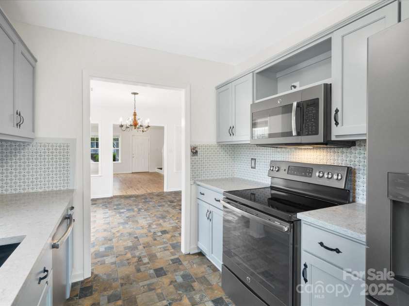 6647 Vlosi Drive, Charlotte, NC 28226.  MLS# CAR4249804, YatesRealty ID 10197. 