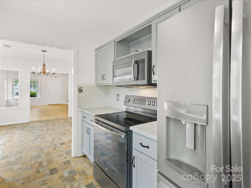 6647 Vlosi Drive, Charlotte, NC 28226.  MLS# CAR4249804, YatesRealty ID 10197. 