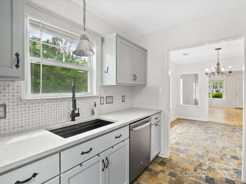 6647 Vlosi Drive, Charlotte, NC 28226.  MLS# CAR4249804, YatesRealty ID 10197. 