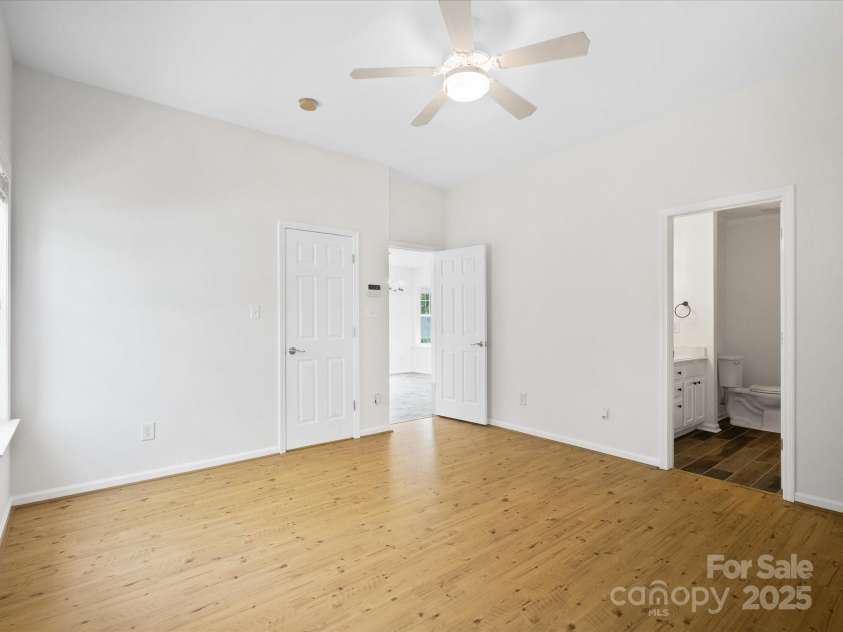 6647 Vlosi Drive, Charlotte, NC 28226.  MLS# CAR4249804, YatesRealty ID 10197. 