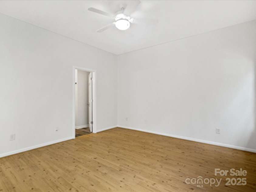 6647 Vlosi Drive, Charlotte, NC 28226.  MLS# CAR4249804, YatesRealty ID 10197. 