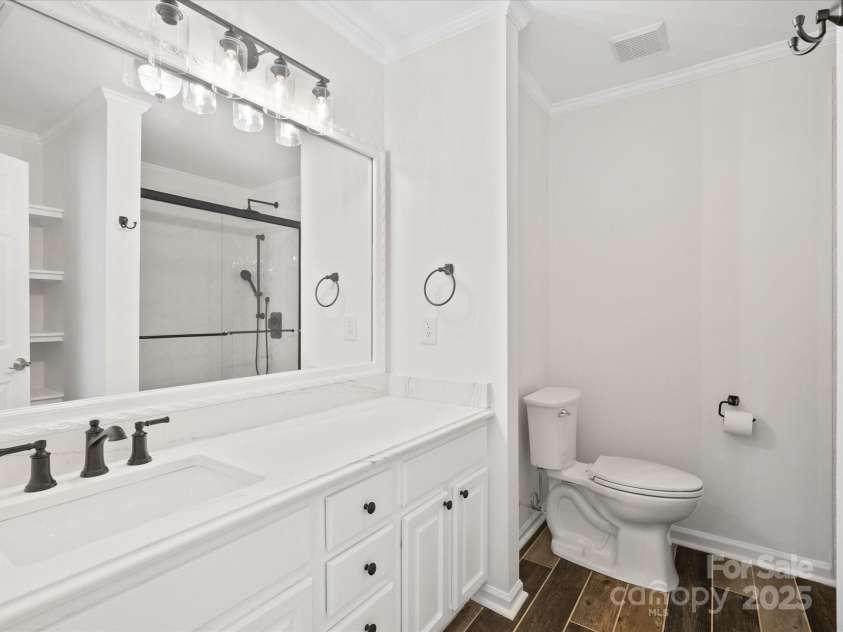 6647 Vlosi Drive, Charlotte, NC 28226.  MLS# CAR4249804, YatesRealty ID 10197. 
