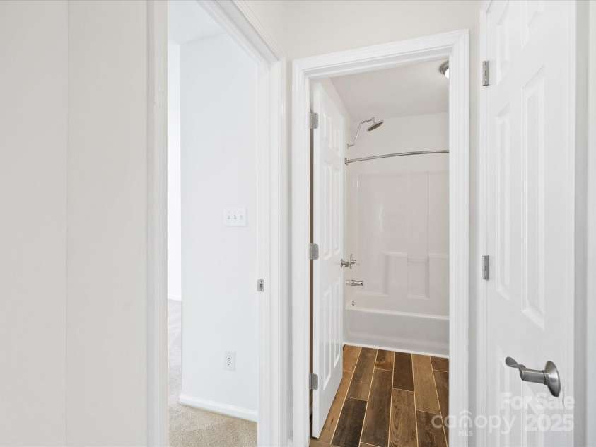 6647 Vlosi Drive, Charlotte, NC 28226.  MLS# CAR4249804, YatesRealty ID 10197. 